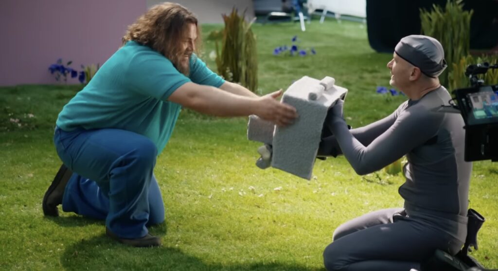 マイクラ　映画　撮影の裏側。デニスがCGになる前のハリボテと演技するジャック・ブラック